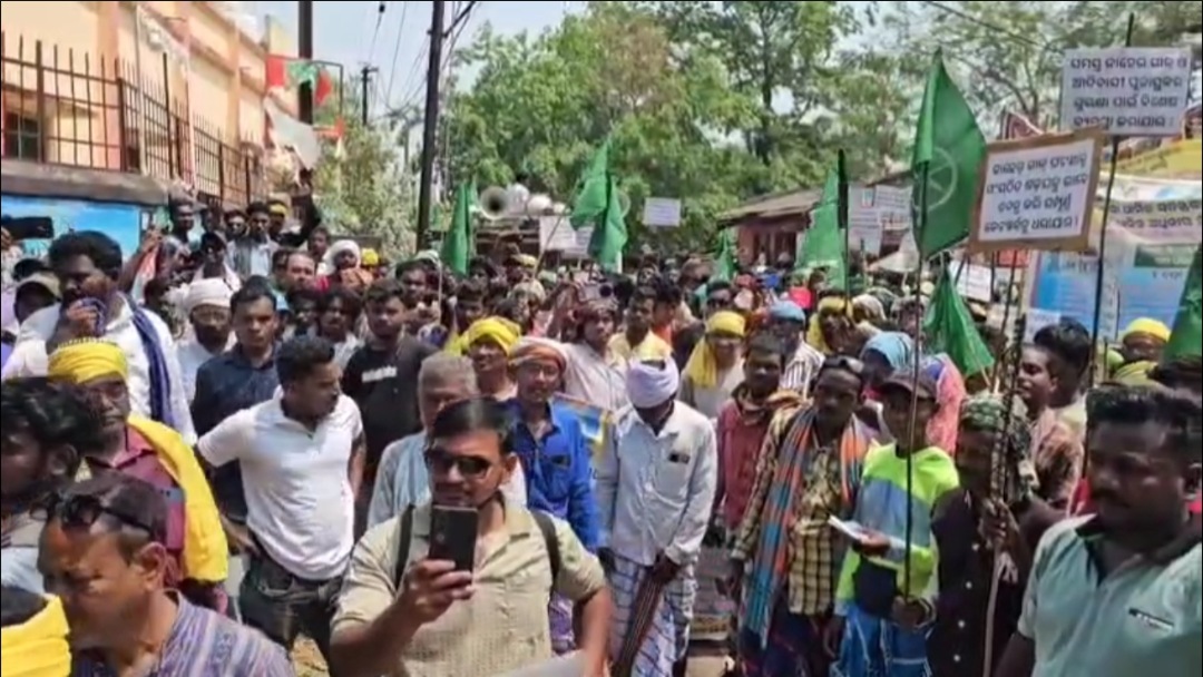 ଆନ୍ଦୋଳନ : tribal people rally for their god