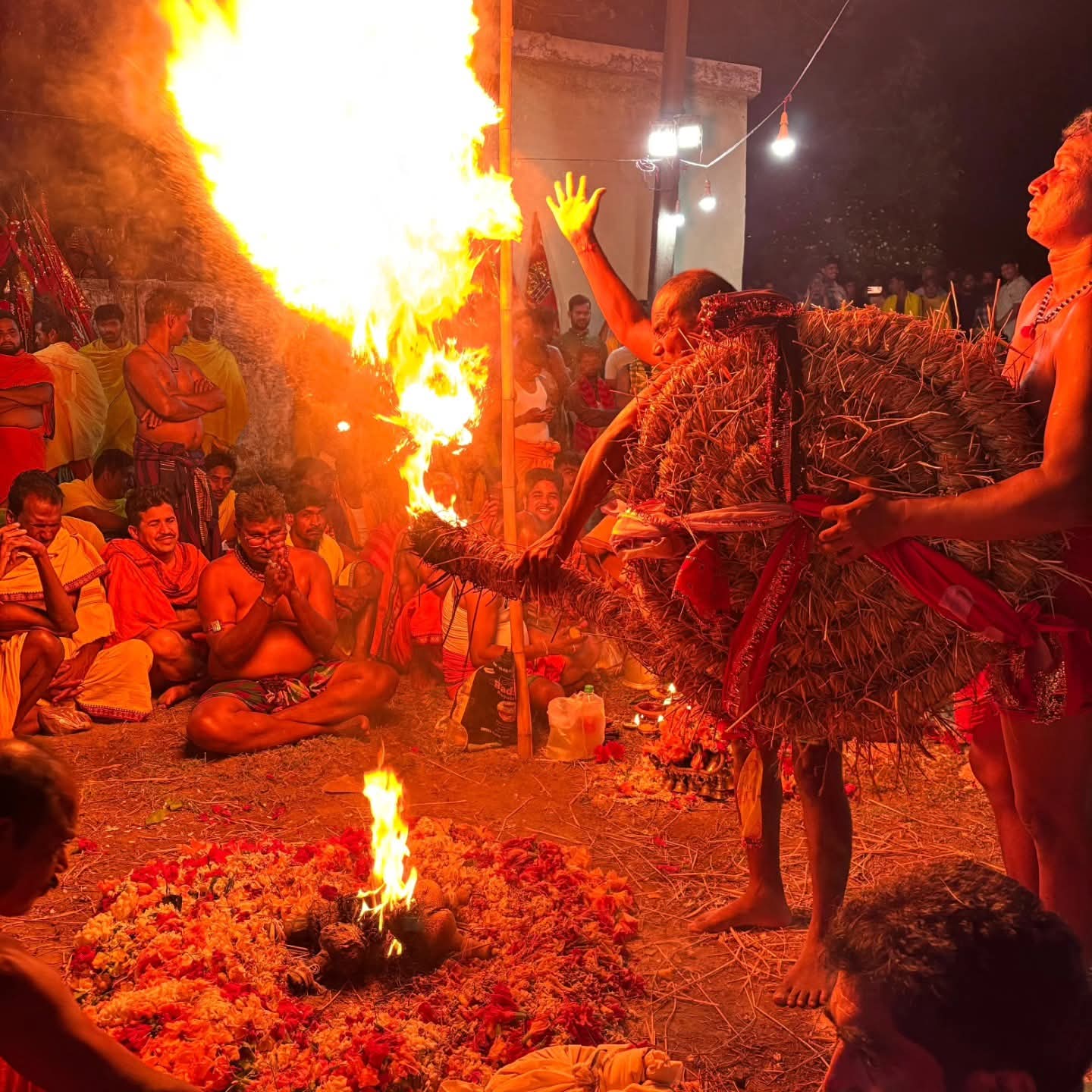 ଦଣ୍ଡୁଆ ମାନଙ୍କ ଦଣ୍ଡନାଚ ରେ ଦୁଲୁକୁଛି ଗାଁ ଦାଣ୍ଡ 