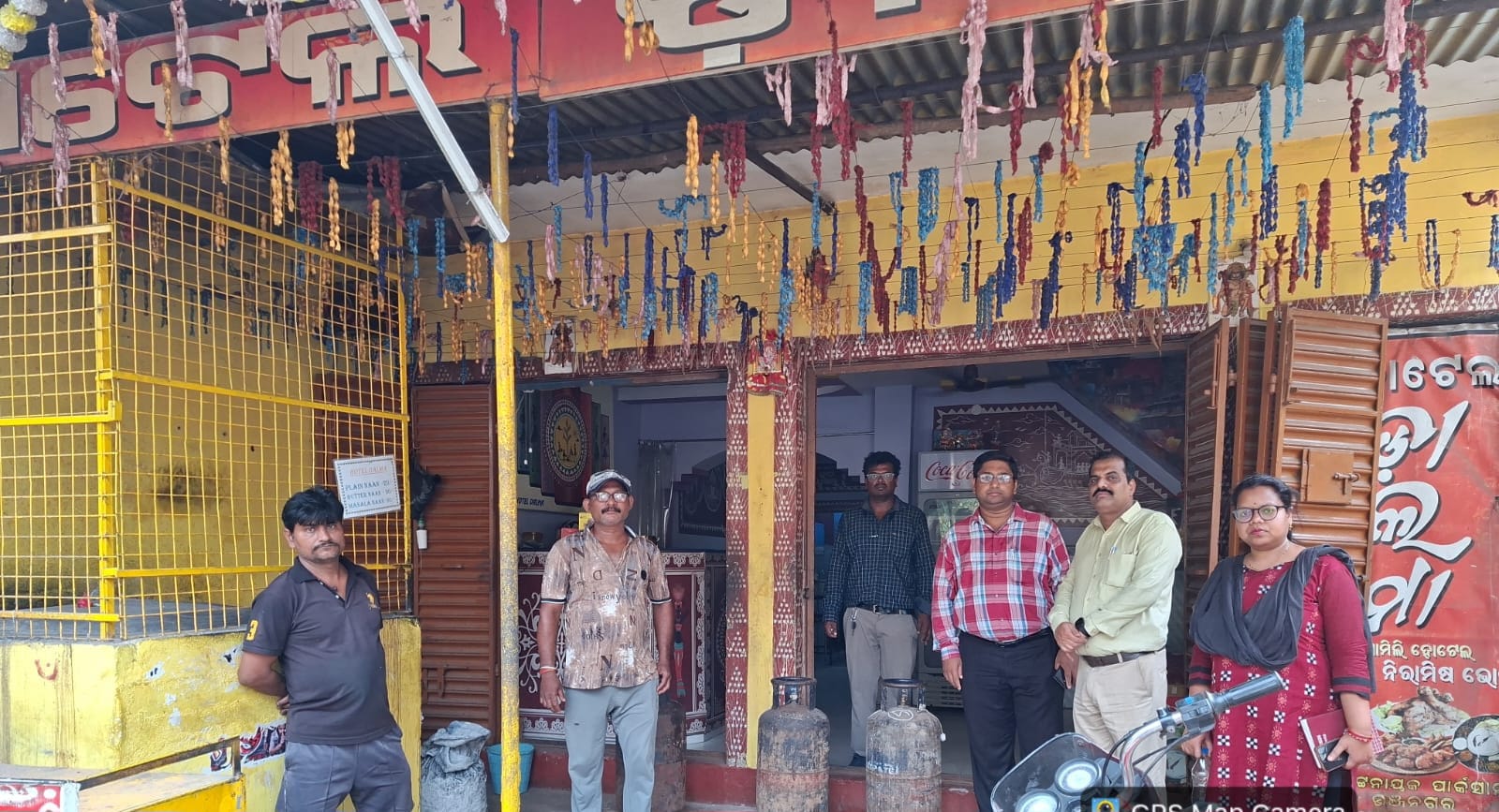 ବାଣିଜ୍ୟୟିକ ଗ୍ୟାସସିଲିଣ୍ଡର ବଦଳ ରେ ବ୍ୟବହାର କରୁଛନ୍ତି ଘରୋଇ ସିଲିଣ୍ଡର 