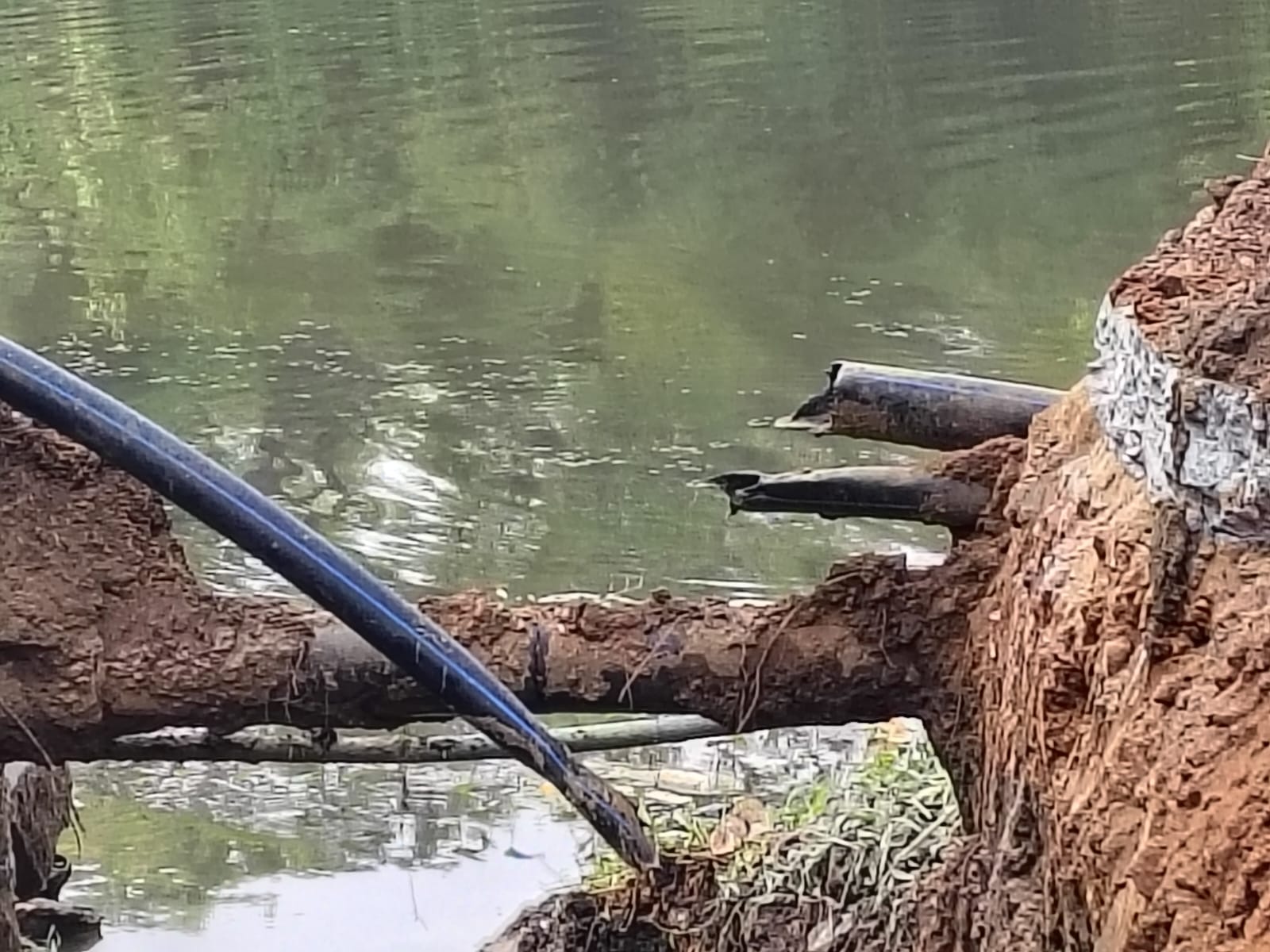 ପାଇପ୍ ଲାଇନ୍ ଭାଙ୍ଗିବା ପରେ ପାଣି ସମସ୍ୟା କୁ ନେଇ ସିକୁଳା ଗ୍ରାମବାସୀ ଙ୍କ ଅଭିଯୋଗ 