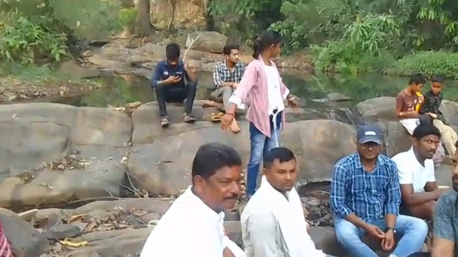 ମା ବ୍ରାହ୍ମଣୀଦେଇ ଙ୍କ ପବିତ୍ର ପୀଠ ରେ ଭକ୍ତ ଙ୍କ ଭିଡ଼ 