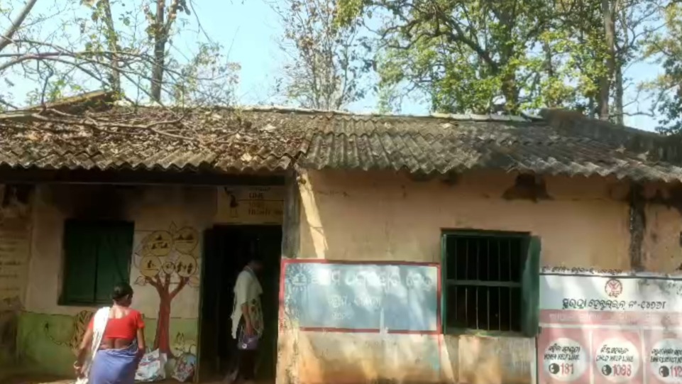 ଡ଼ାଲ ଗ୍ରାମ ଅବହେଳିତ ଅଙ୍ଗନବାଡି ର ଦୃଶ୍ୟ 