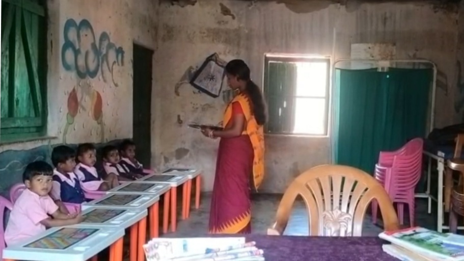 ଡ଼ାଲ ଗ୍ରାମ ଅଙ୍ଗନବାଡି କେନ୍ଦ୍ର ରେ ଶିକ୍ଷାଦାନ ନେଉଛନ୍ତି କୋମଳ ମତି ଶିଶୁ 
