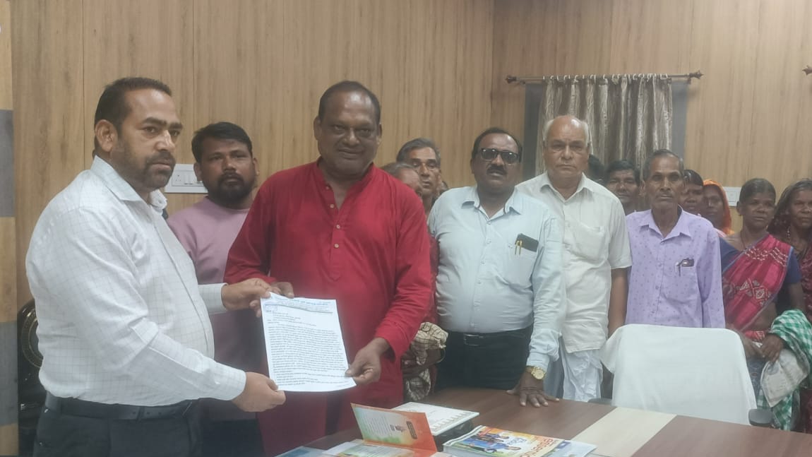 ରେଙ୍ଗାଳି ବିସ୍ଥାପିତ ପ୍ରଜାସଙ୍ଘ ମୁଖ୍ୟମନ୍ତ୍ରୀ ଙ୍କୁ ଦାବିପତ୍ର