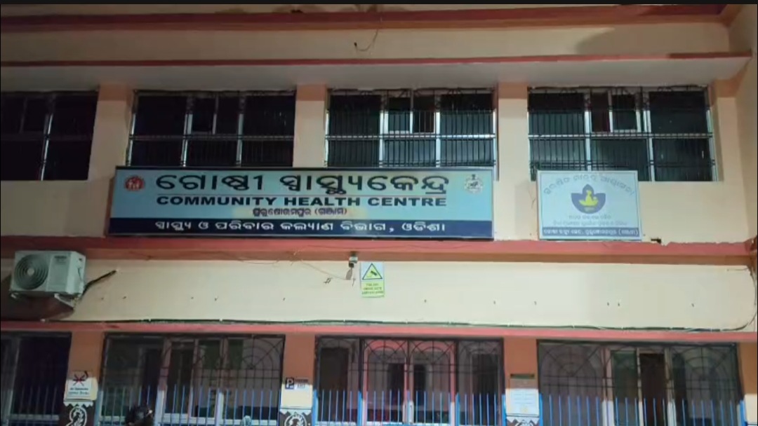 ଦୁର୍ଘଟଣା ପରେ ଚିକିତ୍ସାଧୀନ ଅବସ୍ଥା ରେ ଶିଶୁ କନ୍ୟା 