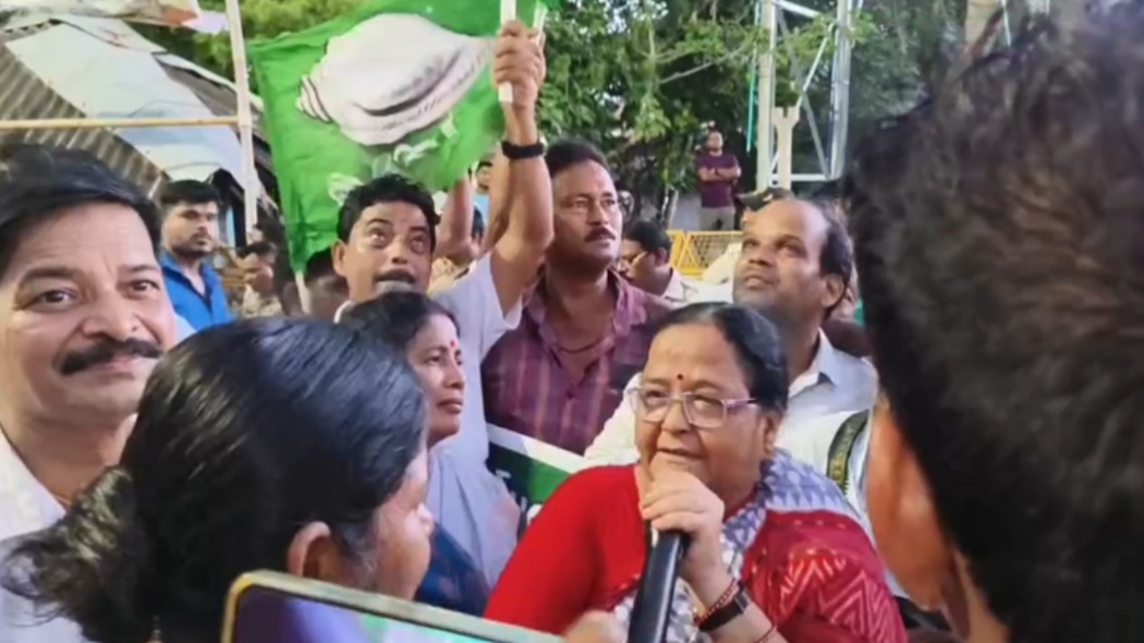 Bjd Protest in Tangi : ଦୁଇ ବିଜେପି ନେତା ଙ୍କ ଗିରଫ ଦାବି ରେ ଟାଙ୍ଗି ଥାନା ଘେରିଲା ବିଜେଡି 