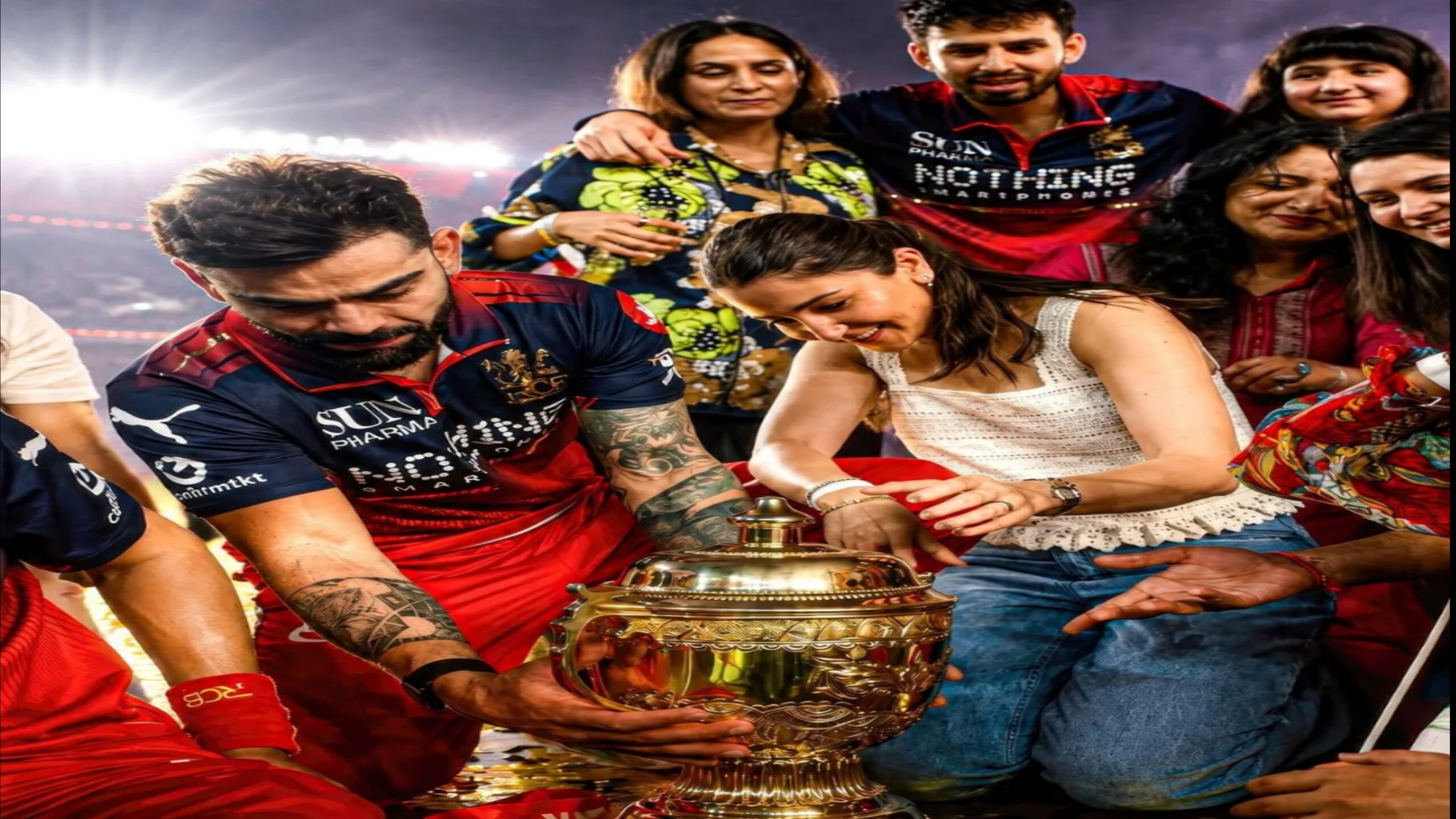 Virat Kohli Emotional Video : ଟ୍ରଫି ଧରି ଏହି କାରଣ ପାଇଁ କାନ୍ଦିଲେ ବିରାଟ କୋହଲି! କାରଣ ଜାଣି ହେଇଯିବେ ଆଶ୍ଚର୍ଯ୍ୟ 3 Virat Kohli Emotional Video : ଟ୍ରଫି ଧରି କାନ୍ଦିପକେଇଲେ ବିରାଟ ଲୁହ ପୋଛିଦେଲେ ଅନୁଷ୍କା