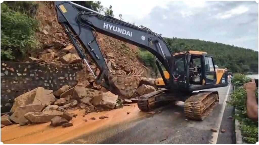 Keonjhar landslide today : କେନ୍ଦୁଝର ପ୍ରଶାସନ ର ତ୍ୱରିତ ପଦକ୍ଷେପ