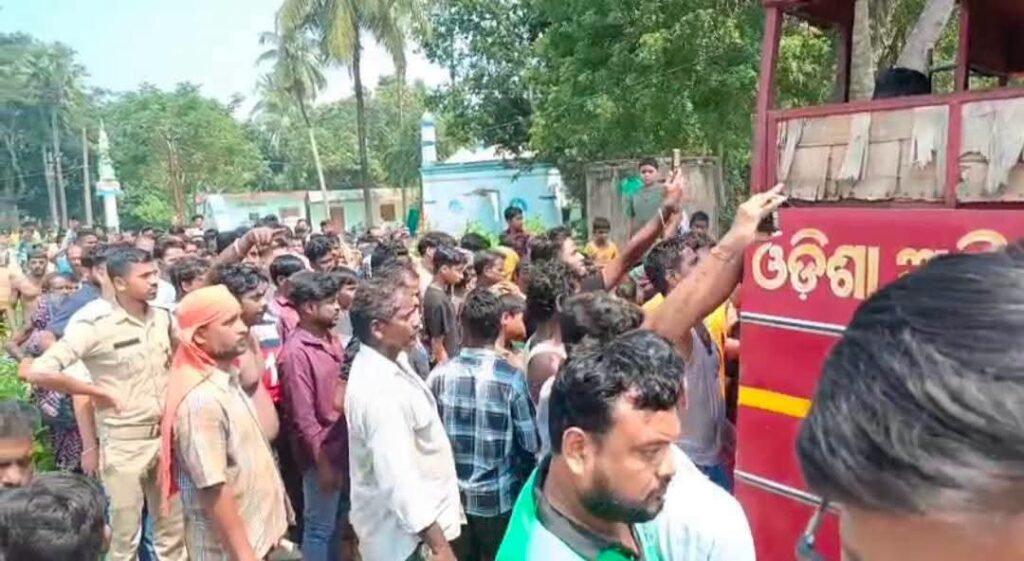 Salepur Canal Drowning : ୬ ନମ୍ବର କେନାଲରେ ବୁଡ଼ି ଯୁବକଙ୍କ ମୃତ୍ୟୁ, ମାଛ ଧରିବାକୁ ଯାଇଥିଲେ ବାପା-ପୁଅ 3 Salepur Canal Drowning : ଅଗ୍ନିଶମ ବାହିନୀ ଦ୍ୱାରା ମୃତ ଦେହ ଉଦ୍ଧାର